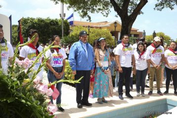 Comandante Carlos Fonseca, aquí estamos siempre luchando por la paz, porque queremos la paz