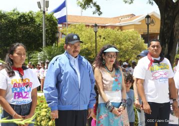 Comandante Carlos Fonseca, aquí estamos siempre luchando por la paz, porque queremos la paz