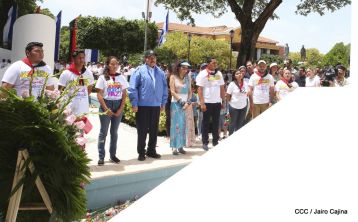 Comandante Carlos Fonseca, aquí estamos siempre luchando por la paz, porque queremos la paz