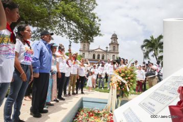 Comandante Carlos Fonseca, aquí estamos siempre luchando por la paz, porque queremos la paz