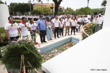 Comandante Carlos Fonseca, aquí estamos siempre luchando por la paz, porque queremos la paz