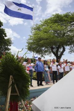 Comandante Carlos Fonseca, aquí estamos siempre luchando por la paz, porque queremos la paz