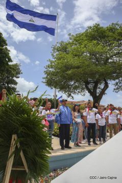 Comandante Carlos Fonseca, aquí estamos siempre luchando por la paz, porque queremos la paz