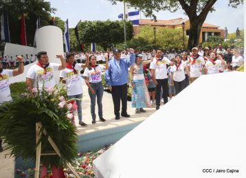 Comandante Carlos Fonseca, aquí estamos siempre luchando por la paz, porque queremos la paz