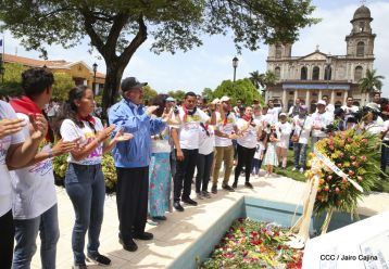 Comandante Carlos Fonseca, aquí estamos siempre luchando por la paz, porque queremos la paz