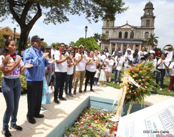 Comandante Carlos Fonseca, aquí estamos siempre luchando por la paz, porque queremos la paz