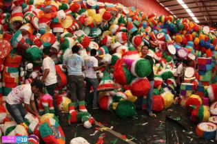 Gobierno distribuye piñatas y caramelos a familias del país