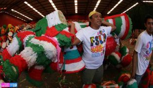 Gobierno distribuye piñatas y caramelos a familias del país