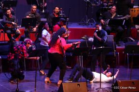 Cantos a la Revolución desde el Teatro Nacional Rubén Darío