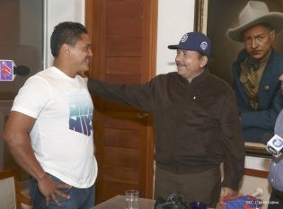  Presidente Daniel se reúne con el bigleaguer Everth Cabrera