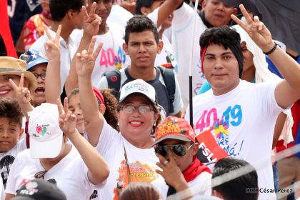 40/19 ¡Siempre Más Allá! celebrando la esperanza, el amor y la paz