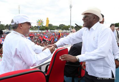 40/19 ¡Siempre Más Allá! celebrando la esperanza, el amor y la paz