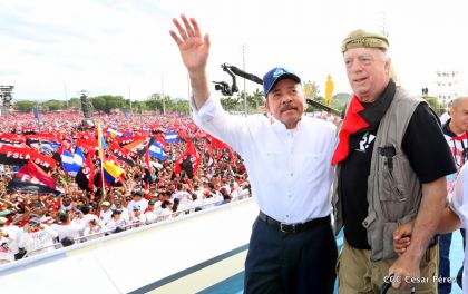 40/19 ¡Siempre Más Allá! celebrando la esperanza, el amor y la paz