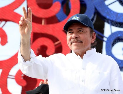 40/19 ¡Siempre Más Allá! celebrando la esperanza, el amor y la paz