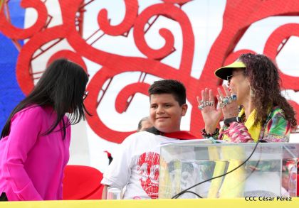 40/19 ¡Siempre Más Allá! celebrando la esperanza, el amor y la paz