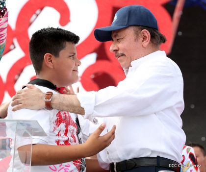 40/19 ¡Siempre Más Allá! celebrando la esperanza, el amor y la paz