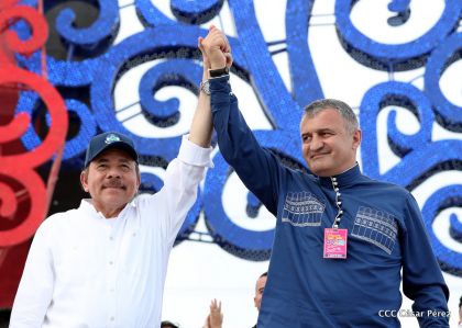 40/19 ¡Siempre Más Allá! celebrando la esperanza, el amor y la paz