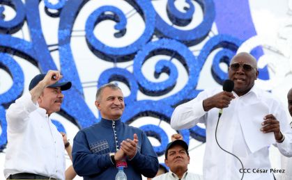 40/19 ¡Siempre Más Allá! celebrando la esperanza, el amor y la paz