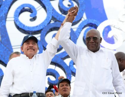 40/19 ¡Siempre Más Allá! celebrando la esperanza, el amor y la paz