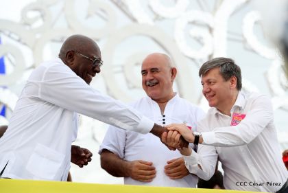 40/19 ¡Siempre Más Allá! celebrando la esperanza, el amor y la paz