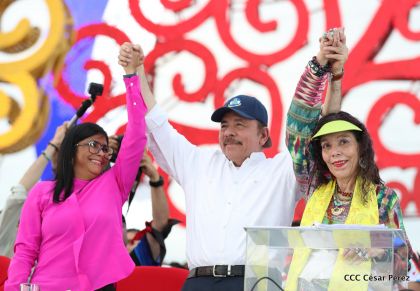 40/19 ¡Siempre Más Allá! celebrando la esperanza, el amor y la paz