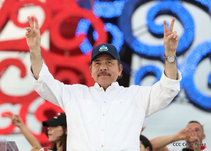 40/19 ¡Siempre Más Allá! celebrando la esperanza, el amor y la paz