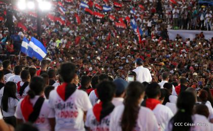 40/19 ¡Siempre Más Allá! celebrando la esperanza, el amor y la paz