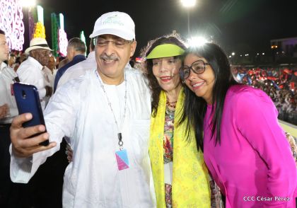 40/19 ¡Siempre Más Allá! celebrando la esperanza, el amor y la paz