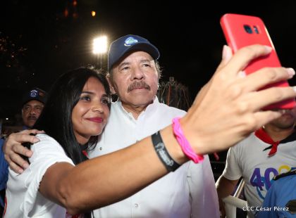 40/19 ¡Siempre Más Allá! celebrando la esperanza, el amor y la paz