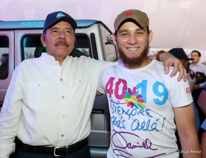 40/19 ¡Siempre Más Allá! celebrando la esperanza, el amor y la paz