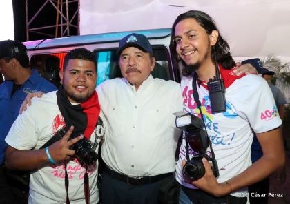 40/19 ¡Siempre Más Allá! celebrando la esperanza, el amor y la paz