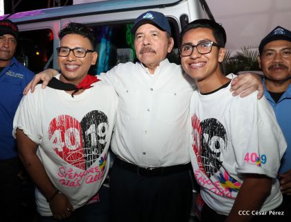 40/19 ¡Siempre Más Allá! celebrando la esperanza, el amor y la paz