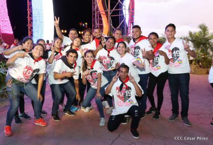 40/19 ¡Siempre Más Allá! celebrando la esperanza, el amor y la paz