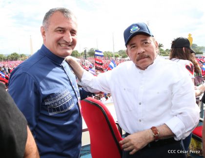 40/19 ¡Siempre Más Allá! celebrando la esperanza, el amor y la paz