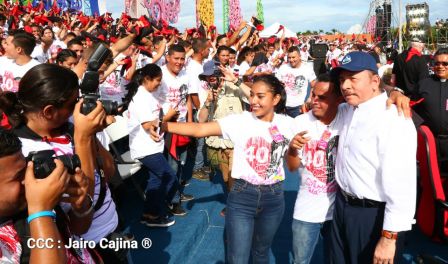 40/19 ¡Siempre Más Allá! celebrando la esperanza, el amor y la paz