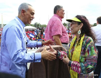 40/19 ¡Siempre Más Allá! celebrando la esperanza, el amor y la paz