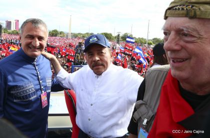 40/19 ¡Siempre Más Allá! celebrando la esperanza, el amor y la paz