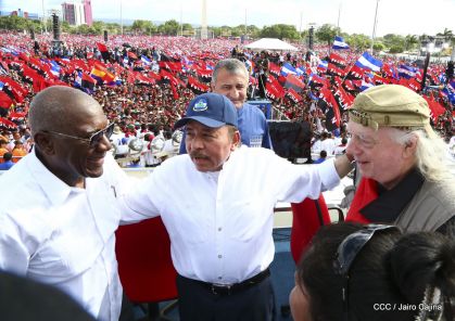 40/19 ¡Siempre Más Allá! celebrando la esperanza, el amor y la paz