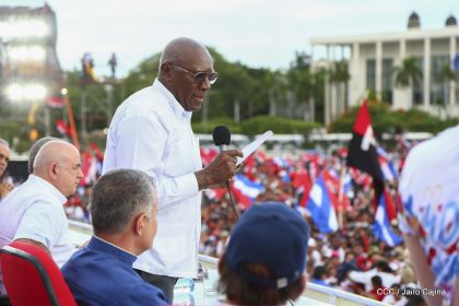 40/19 ¡Siempre Más Allá! celebrando la esperanza, el amor y la paz