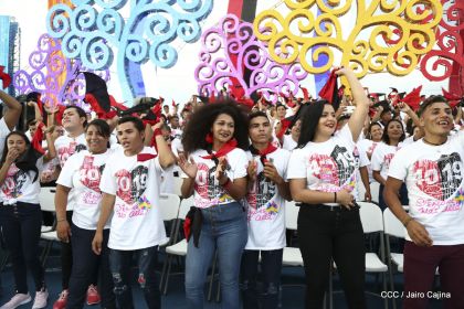 40/19 ¡Siempre Más Allá! celebrando la esperanza, el amor y la paz