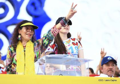 40/19 ¡Siempre Más Allá! celebrando la esperanza, el amor y la paz