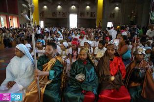 Familias participan en último día del novenario al Niño Dios