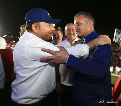 40/19 ¡Siempre Más Allá! celebrando la esperanza, el amor y la paz