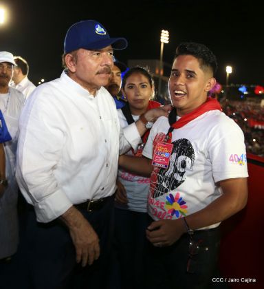 40/19 ¡Siempre Más Allá! celebrando la esperanza, el amor y la paz