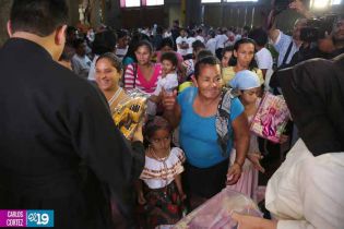 Familias participan en último día del novenario al Niño Dios