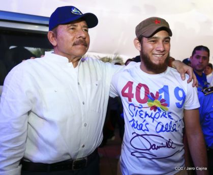 40/19 ¡Siempre Más Allá! celebrando la esperanza, el amor y la paz