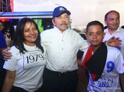 40/19 ¡Siempre Más Allá! celebrando la esperanza, el amor y la paz