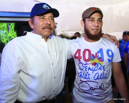 40/19 ¡Siempre Más Allá! celebrando la esperanza, el amor y la paz