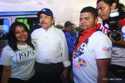 40/19 ¡Siempre Más Allá! celebrando la esperanza, el amor y la paz