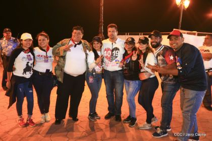 40/19 ¡Siempre Más Allá! celebrando la esperanza, el amor y la paz